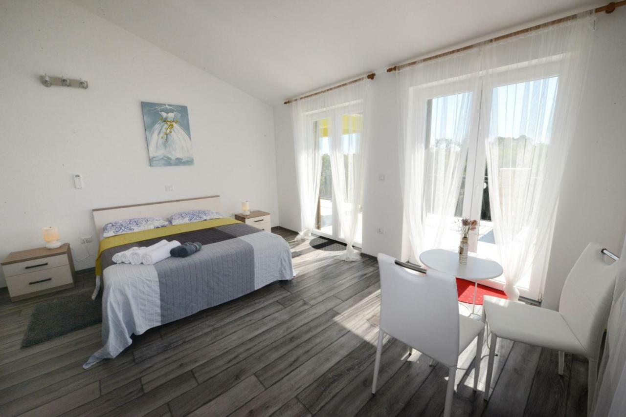 Villa Kontesici 14 Zelena Laguna エクステリア 写真