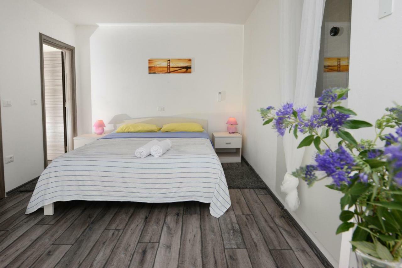 Villa Kontesici 14 Zelena Laguna エクステリア 写真